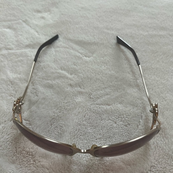 Guess Gradient Sunglasses - Picture 6 of 7